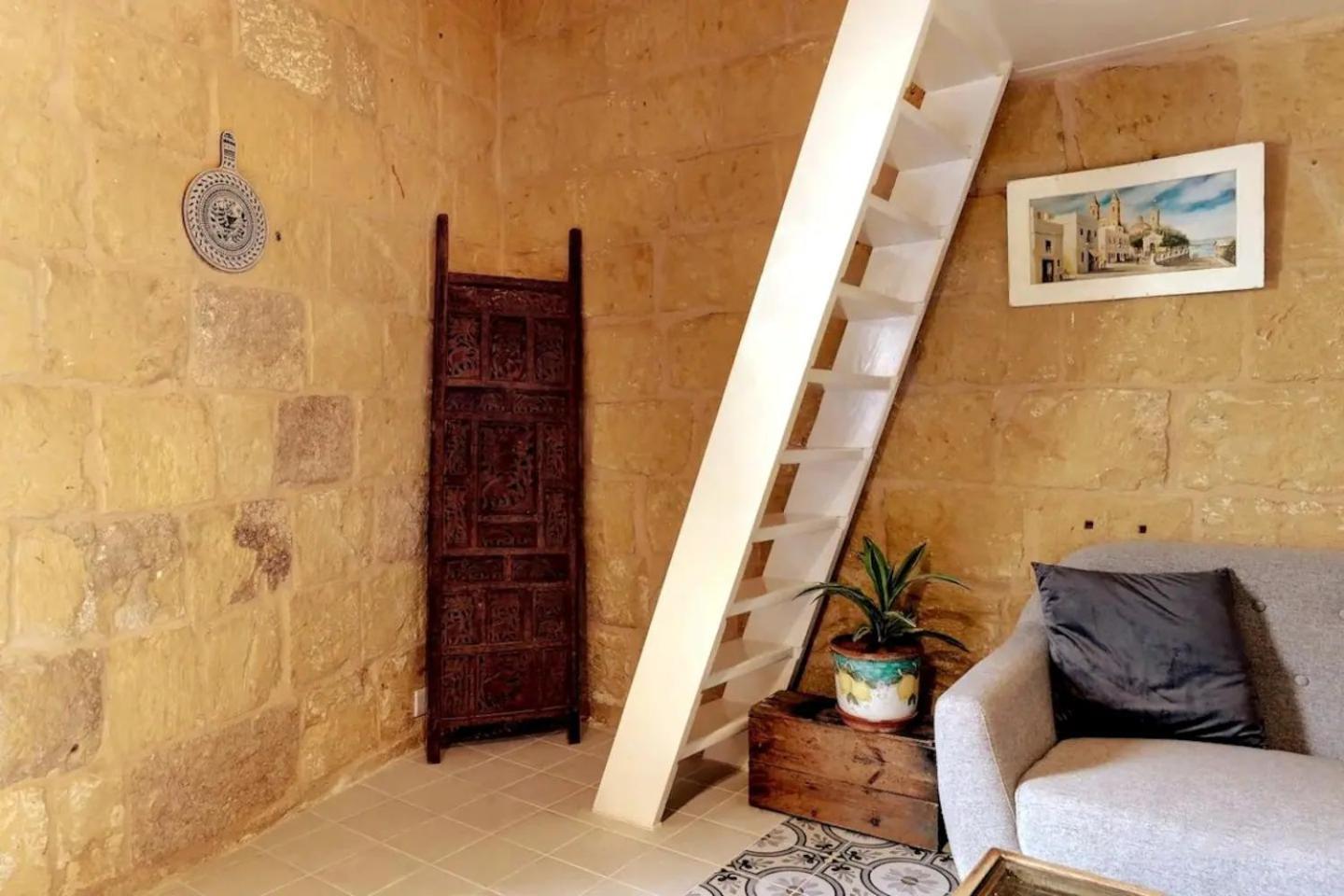 Historic Hideaways - 900 Year Old Converted Studios Victoria Luaran gambar