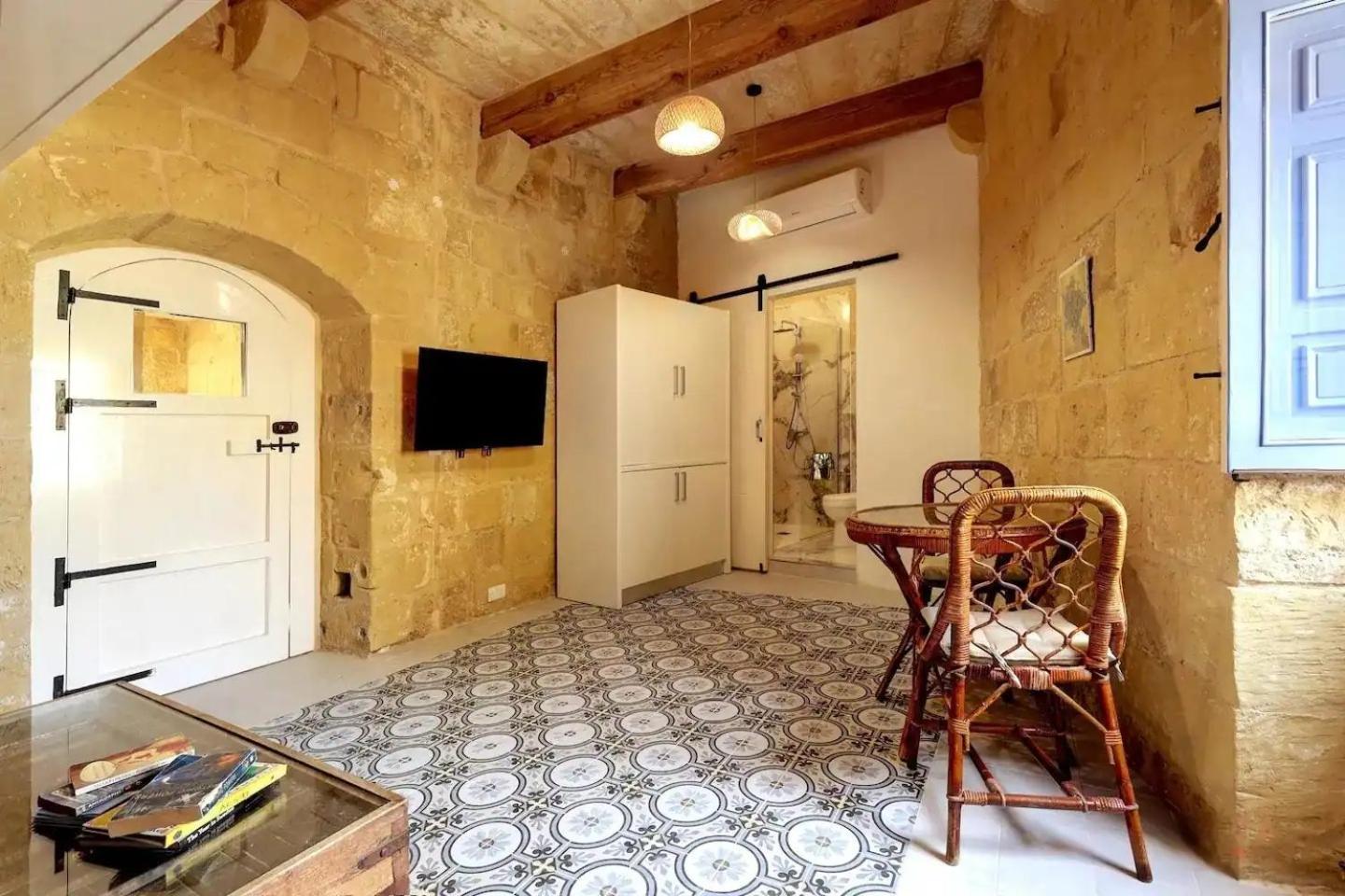 Historic Hideaways - 900 Year Old Converted Studios Victoria Luaran gambar
