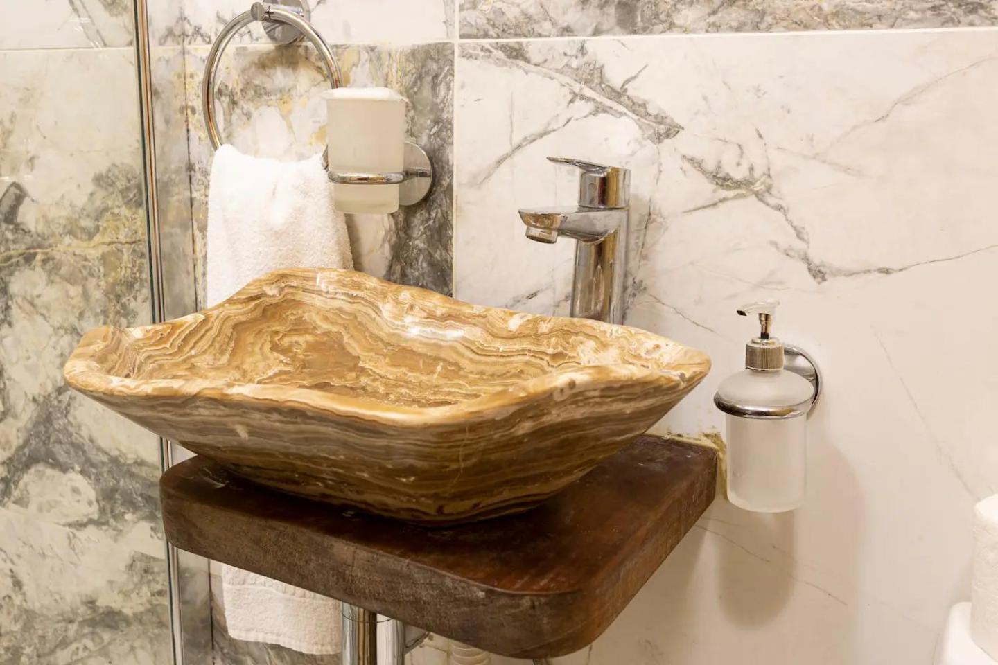 Historic Hideaways - 900 Year Old Converted Studios Victoria Luaran gambar