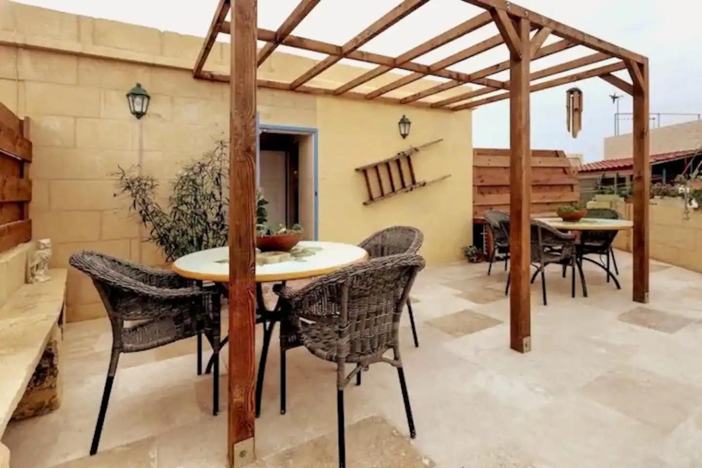 Historic Hideaways - 900 Year Old Converted Studios Victoria Luaran gambar