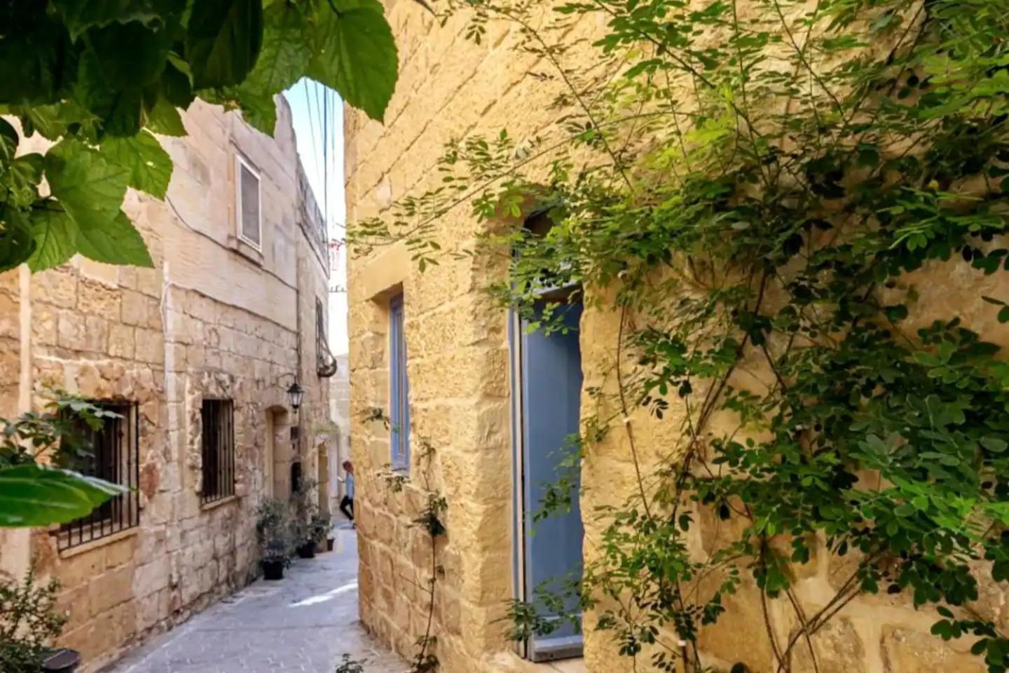 Historic Hideaways - 900 Year Old Converted Studios Victoria Luaran gambar