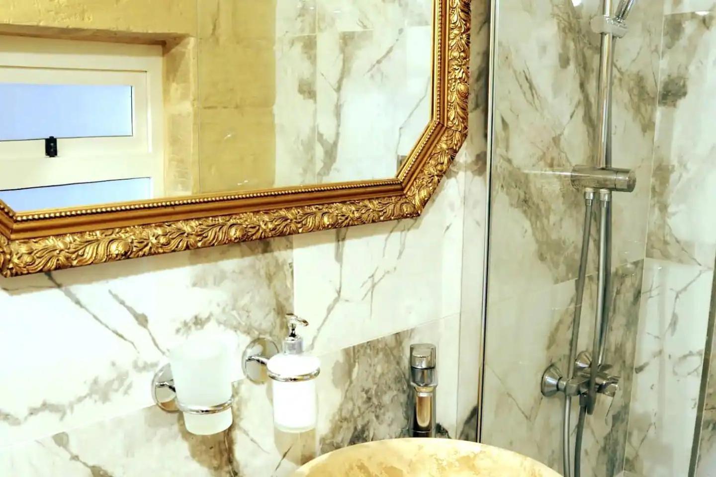Historic Hideaways - 900 Year Old Converted Studios Victoria Luaran gambar