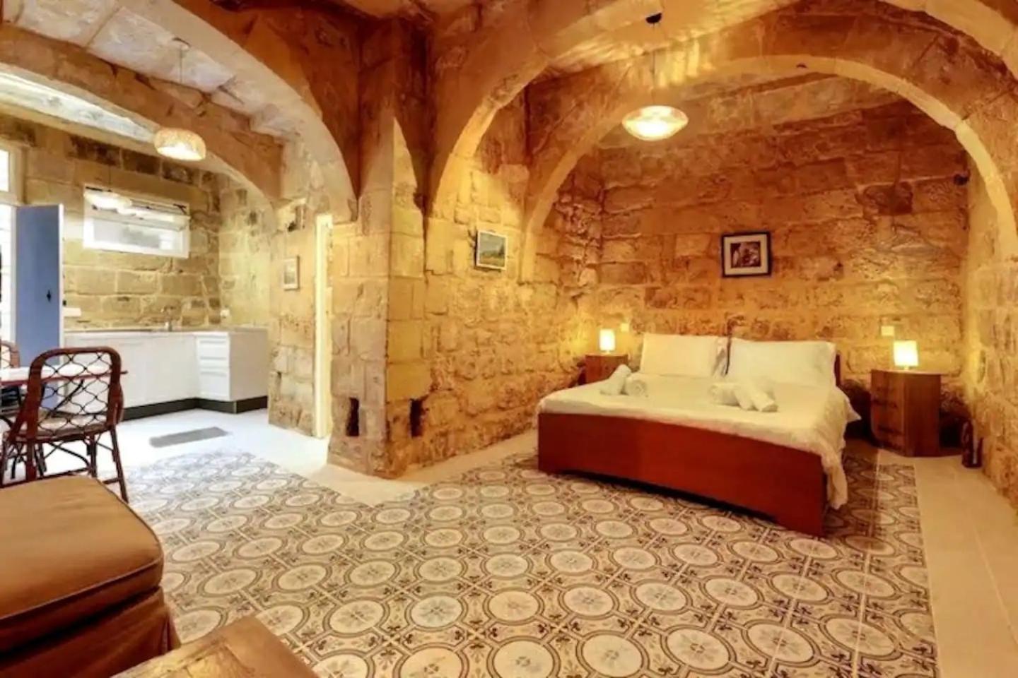 Historic Hideaways - 900 Year Old Converted Studios Victoria Luaran gambar