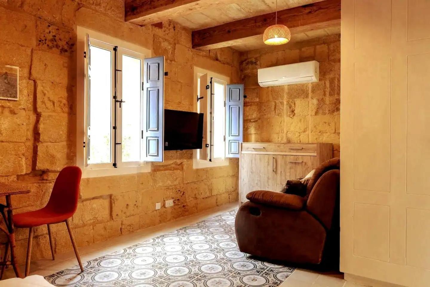 Historic Hideaways - 900 Year Old Converted Studios Victoria Luaran gambar