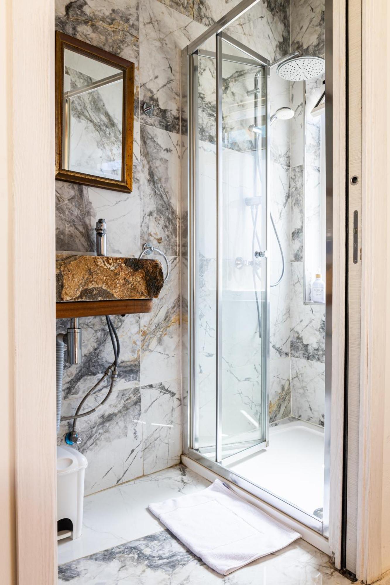 Historic Hideaways - 900 Year Old Converted Studios Victoria Luaran gambar