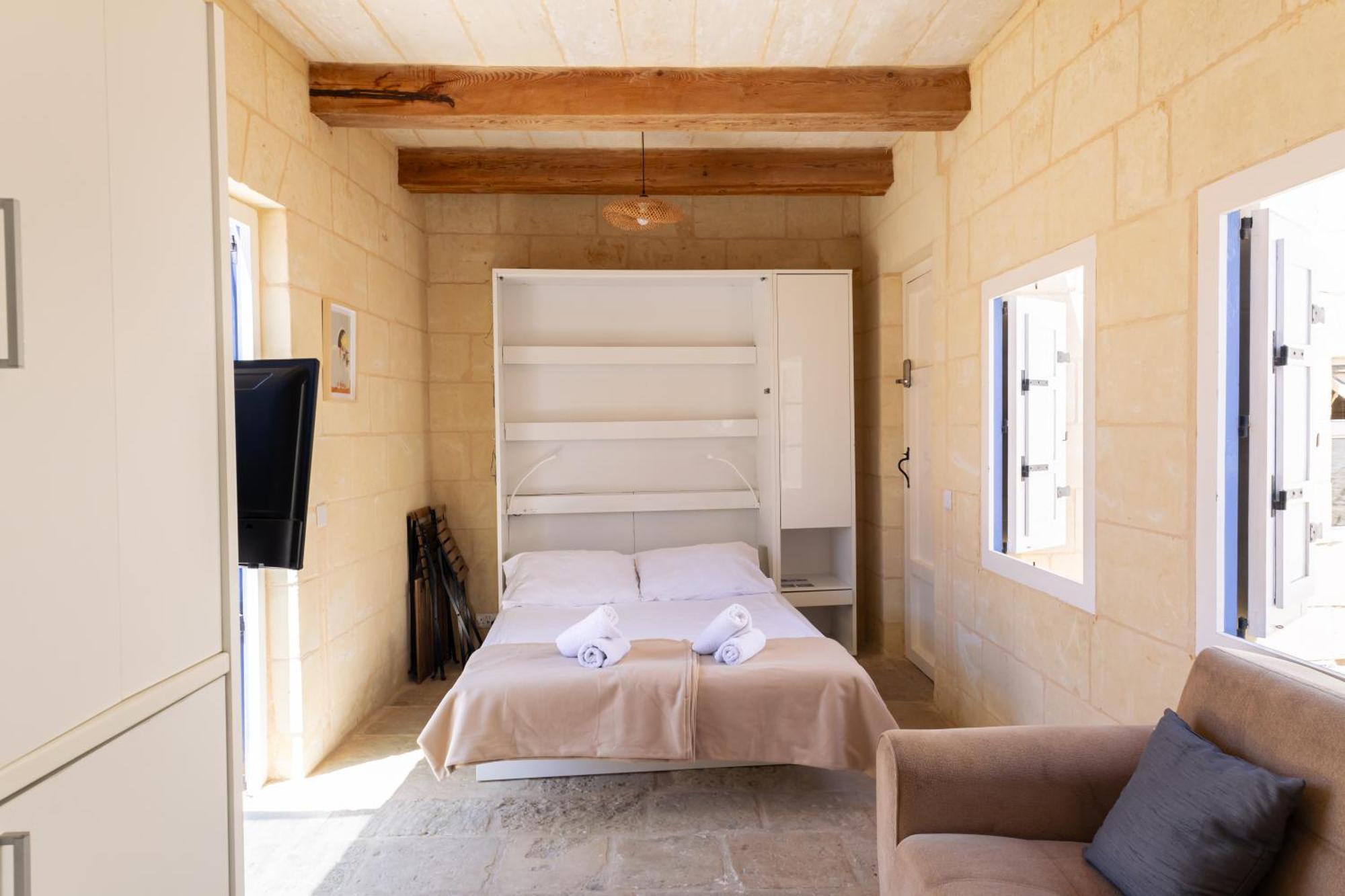 Historic Hideaways - 900 Year Old Converted Studios Victoria Luaran gambar