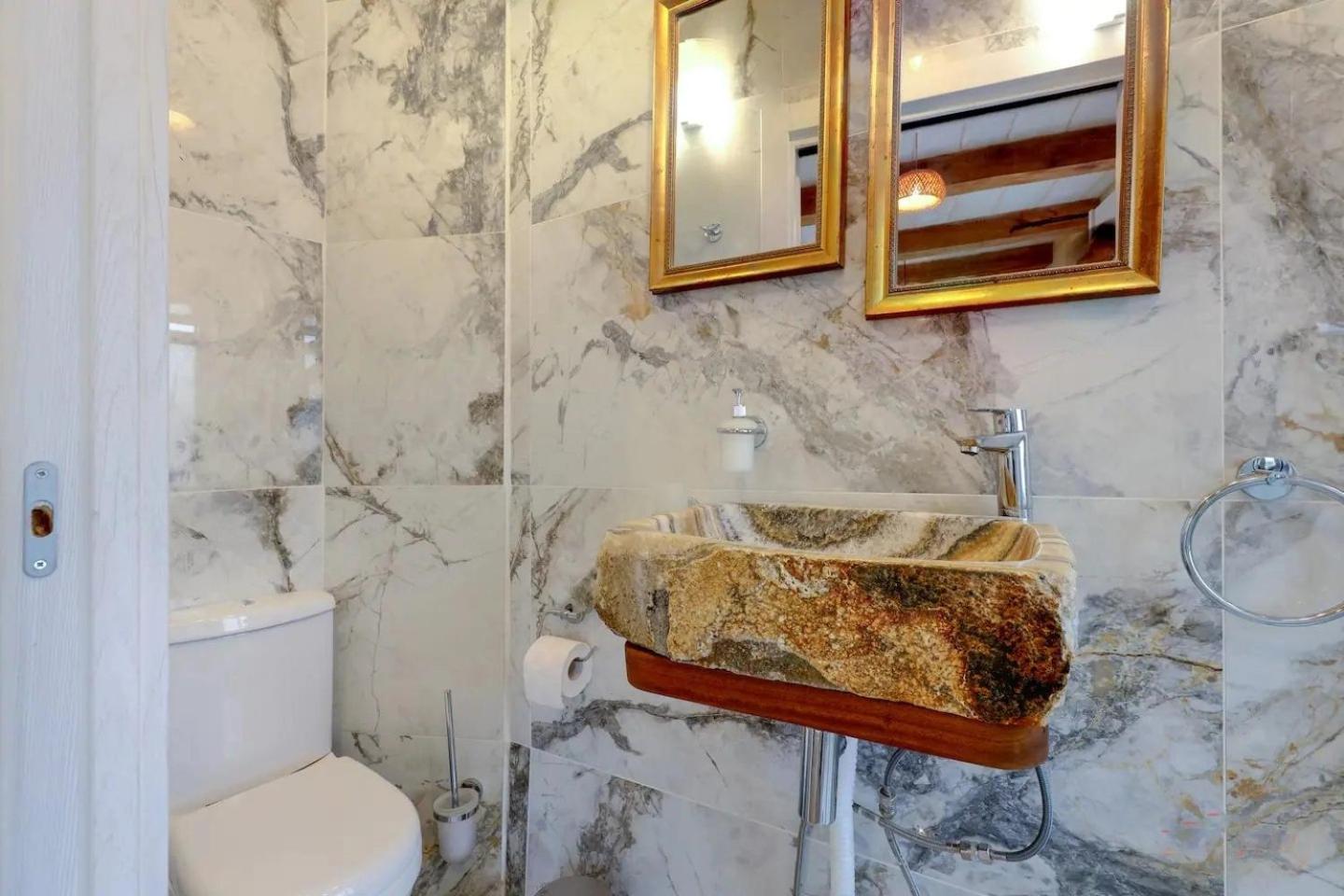 Historic Hideaways - 900 Year Old Converted Studios Victoria Luaran gambar