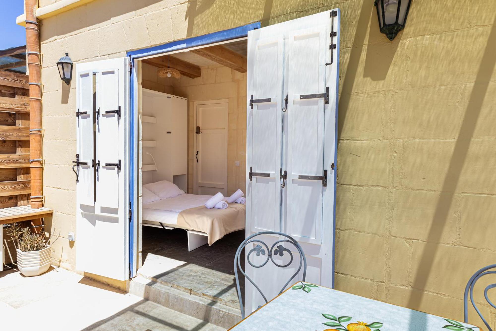 Historic Hideaways - 900 Year Old Converted Studios Victoria Luaran gambar