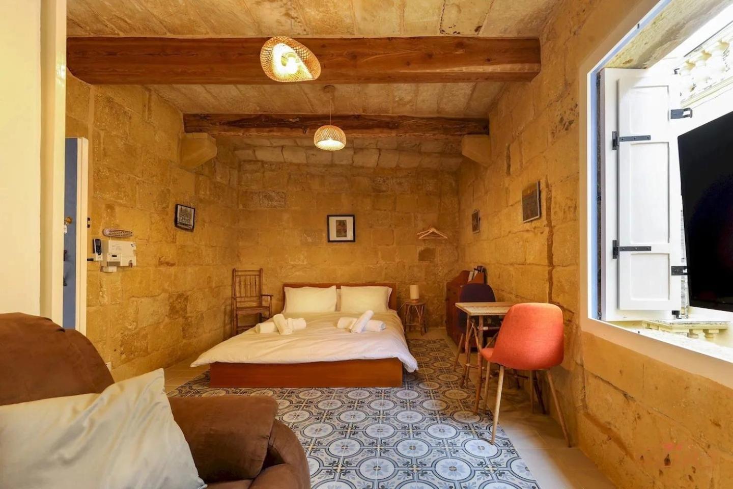 Historic Hideaways - 900 Year Old Converted Studios Victoria Luaran gambar