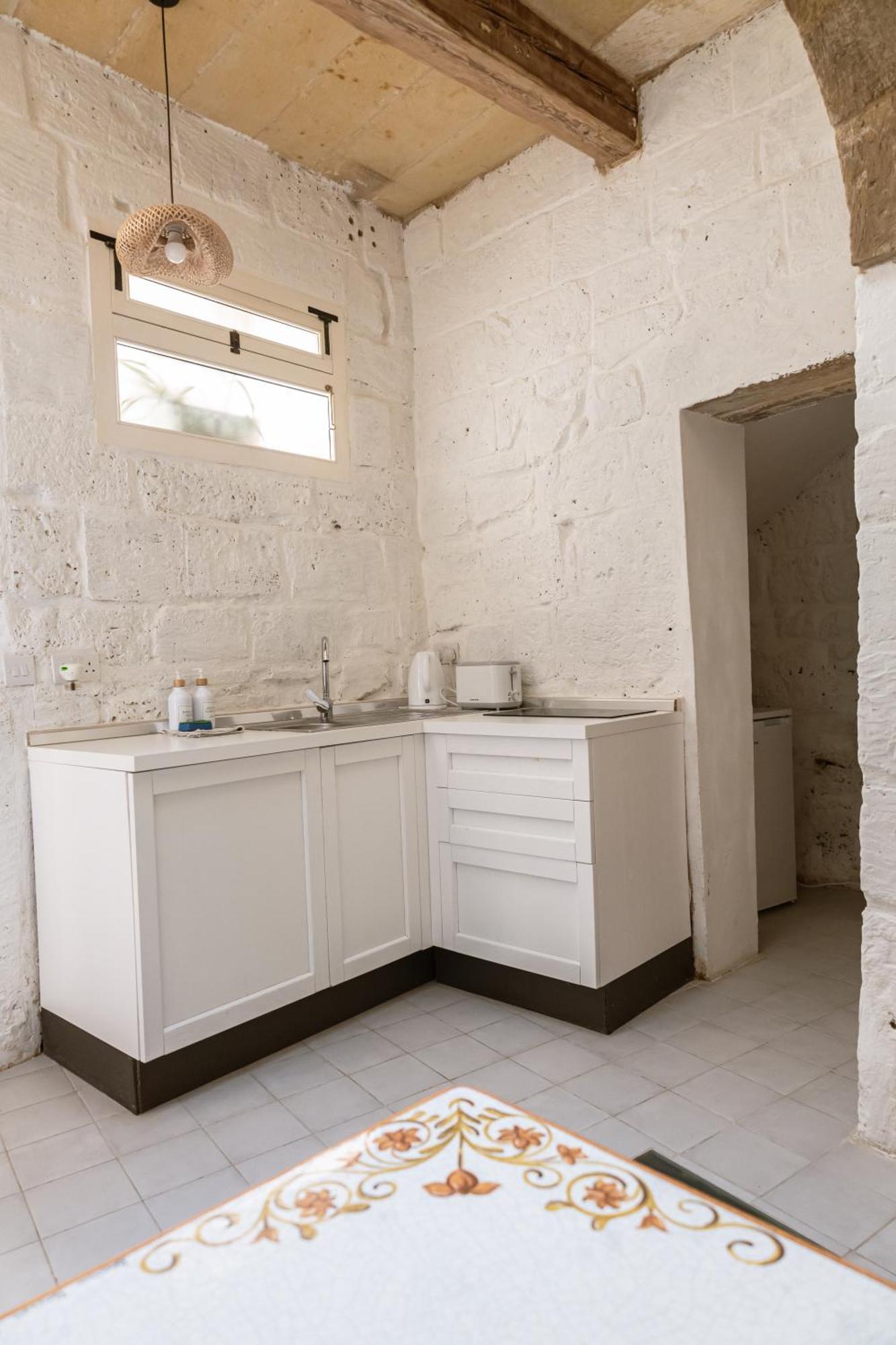 Historic Hideaways - 900 Year Old Converted Studios Victoria Luaran gambar