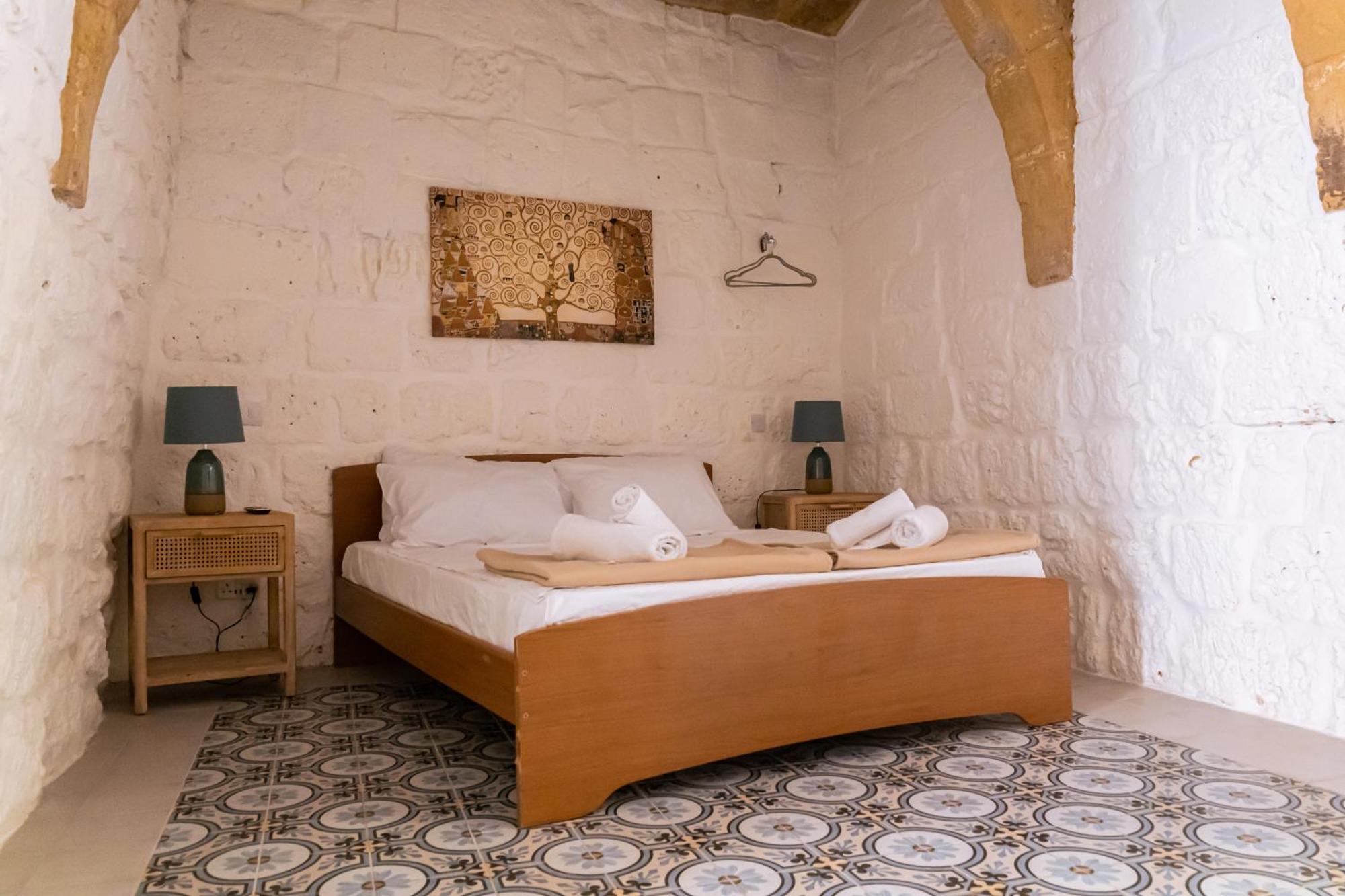 Historic Hideaways - 900 Year Old Converted Studios Victoria Luaran gambar