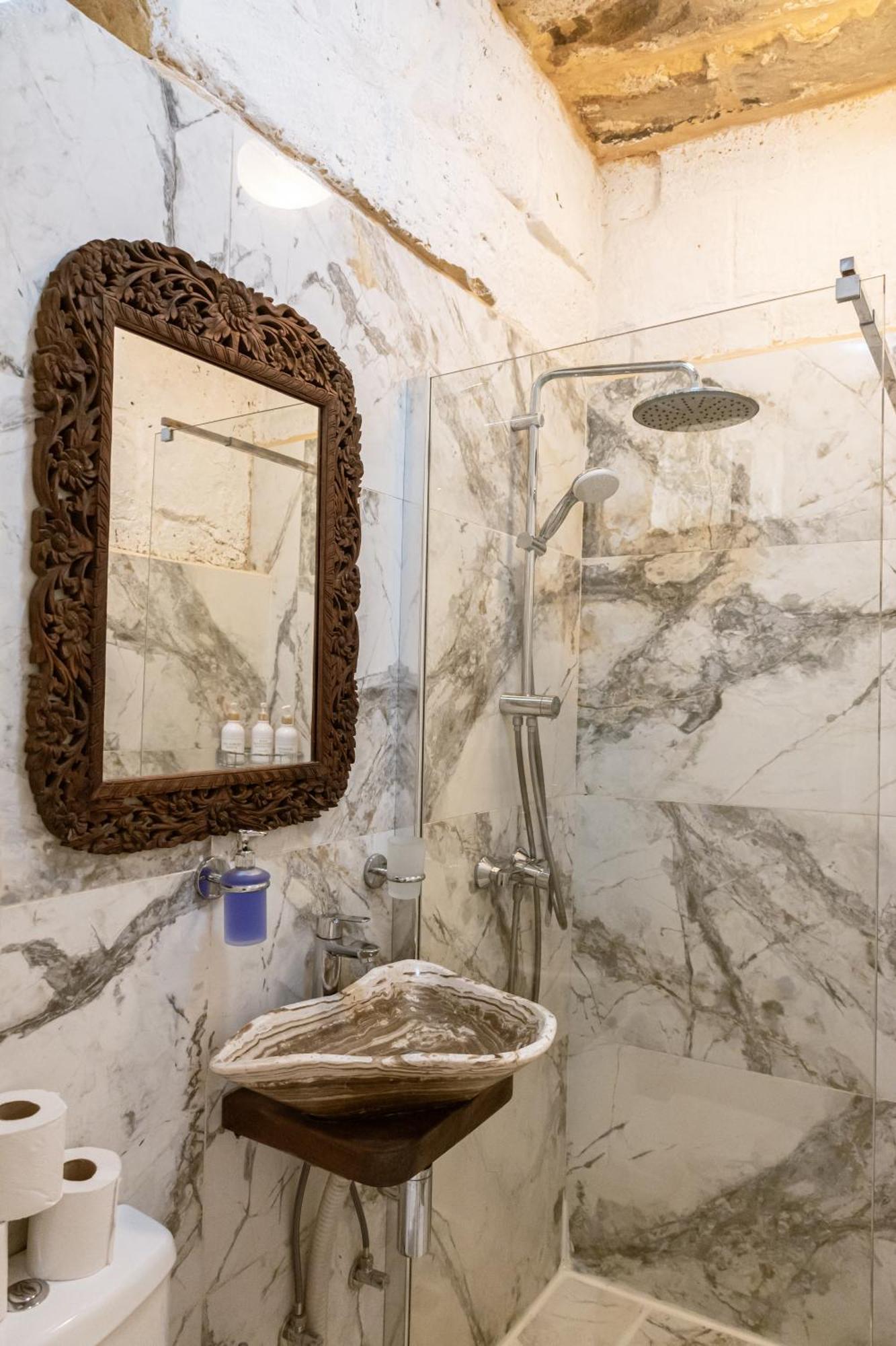 Historic Hideaways - 900 Year Old Converted Studios Victoria Luaran gambar