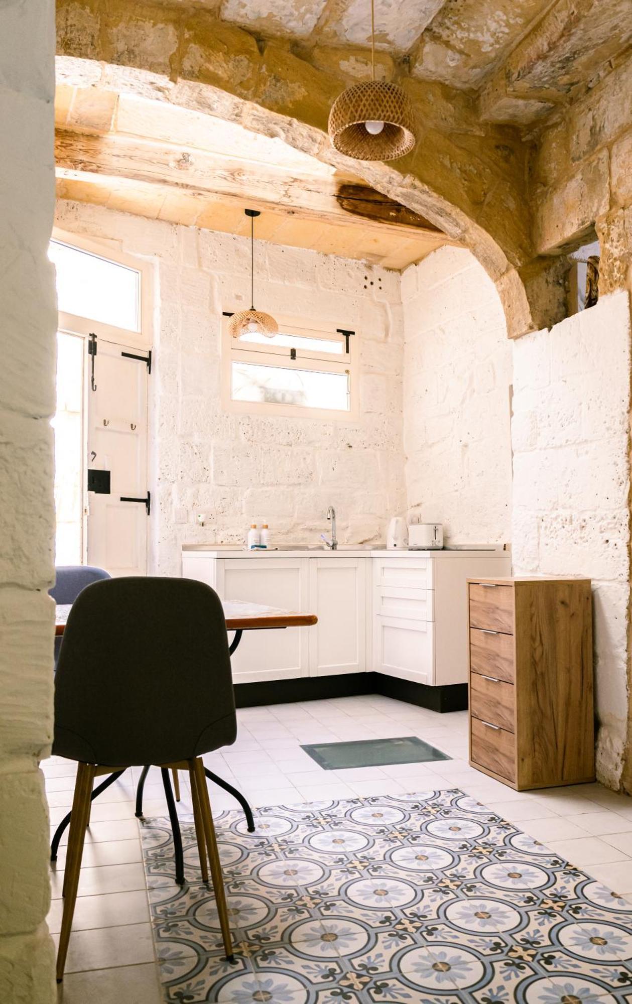 Historic Hideaways - 900 Year Old Converted Studios Victoria Luaran gambar