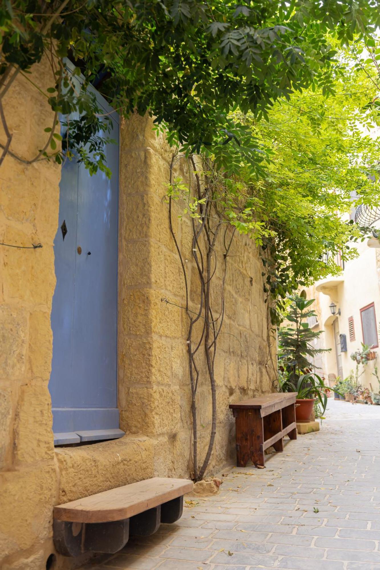 Historic Hideaways - 900 Year Old Converted Studios Victoria Luaran gambar