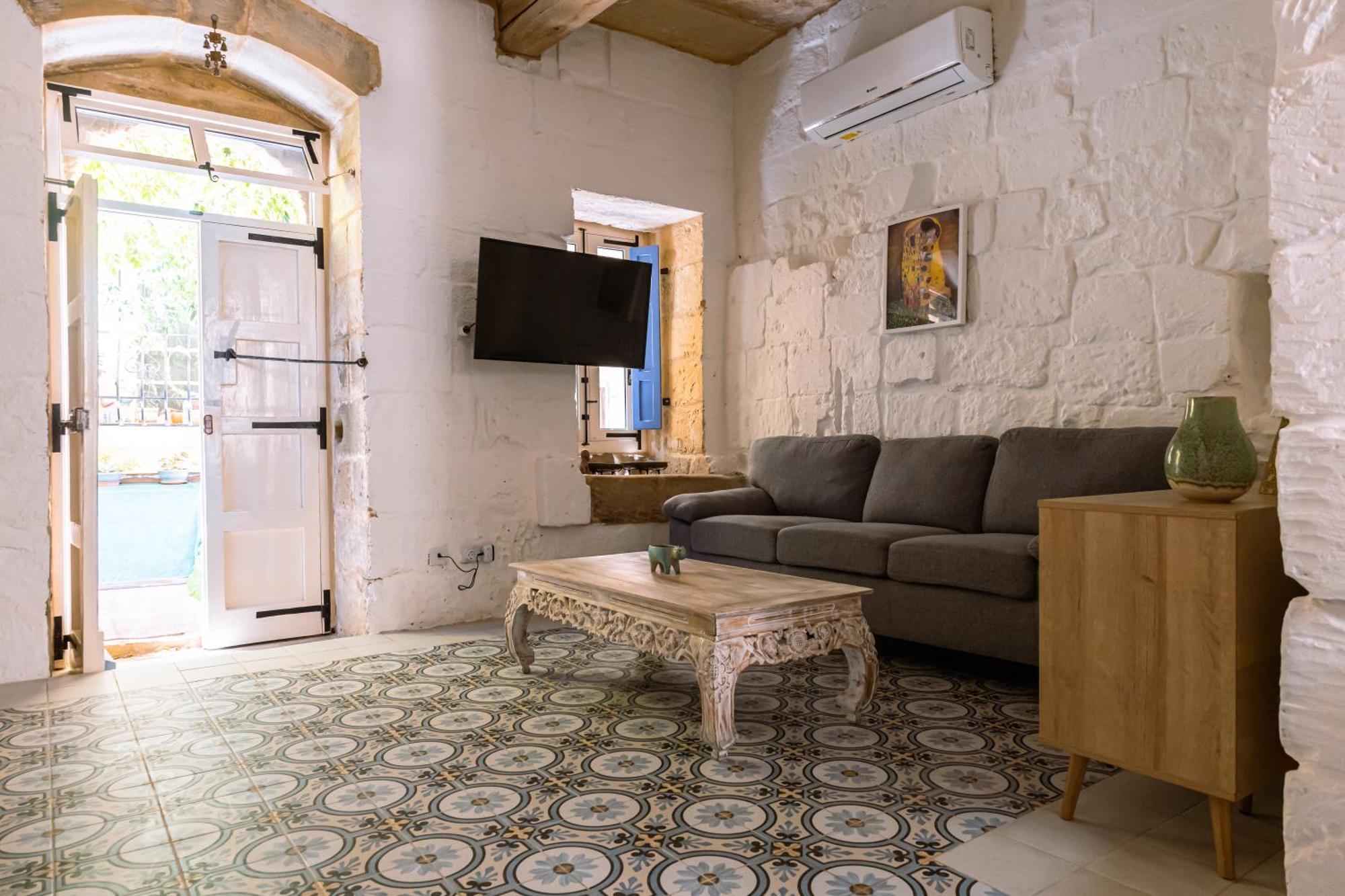 Historic Hideaways - 900 Year Old Converted Studios Victoria Luaran gambar